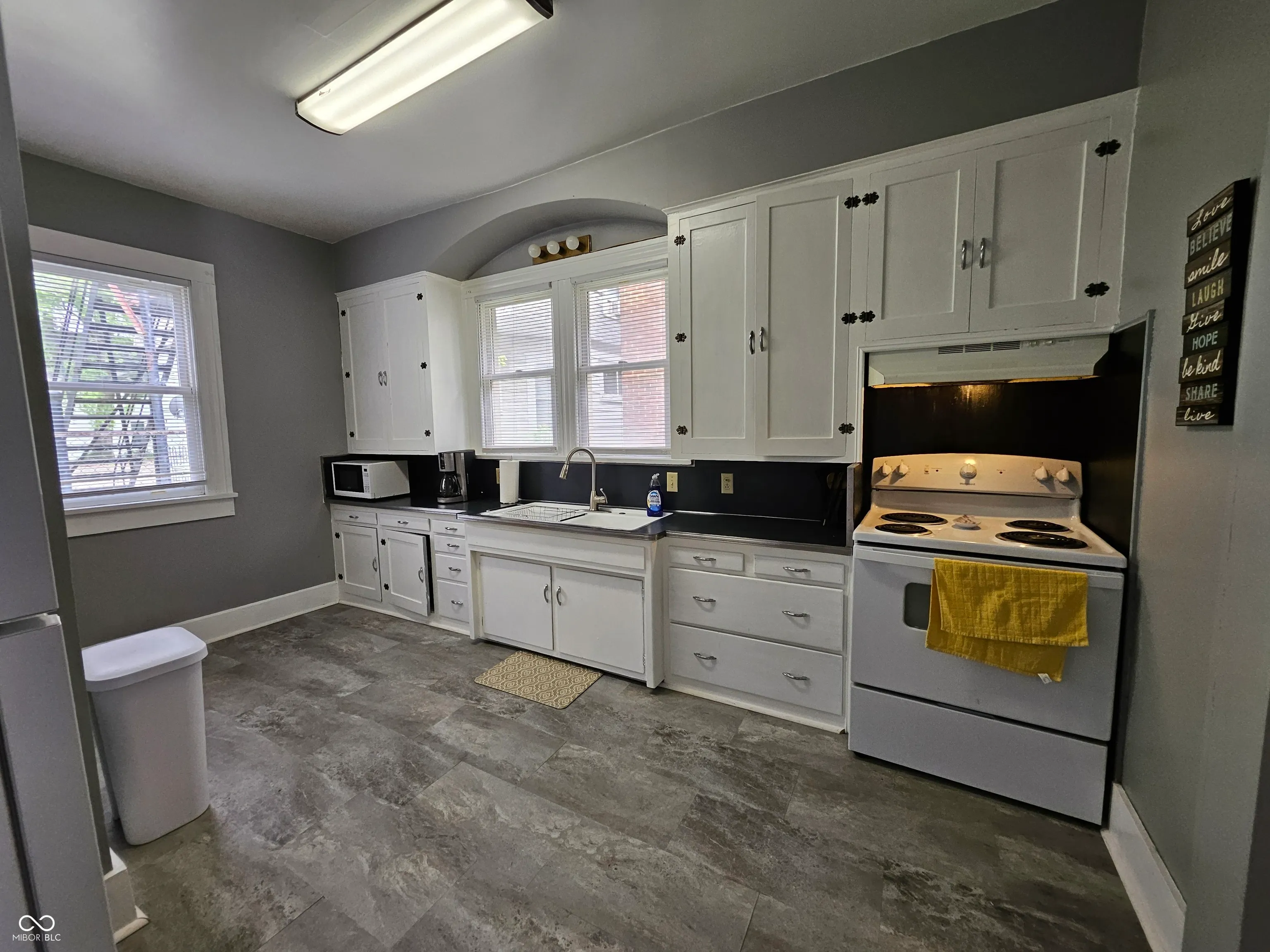 Anderson, Indiana 46016, United States, 3 Bedrooms Bedrooms, ,2 BathroomsBathrooms,Residential,Active,158966