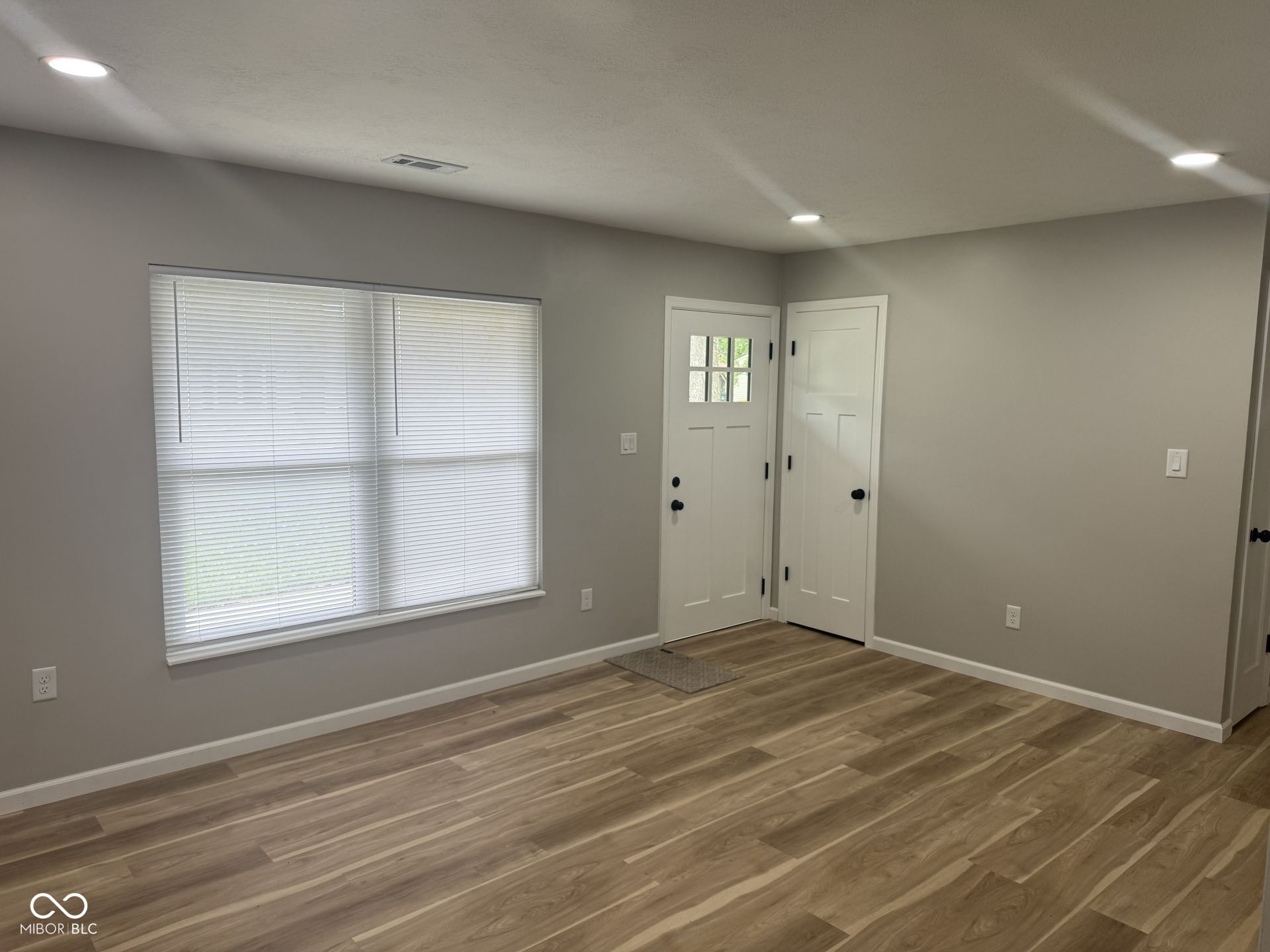 734 Holiday Drive