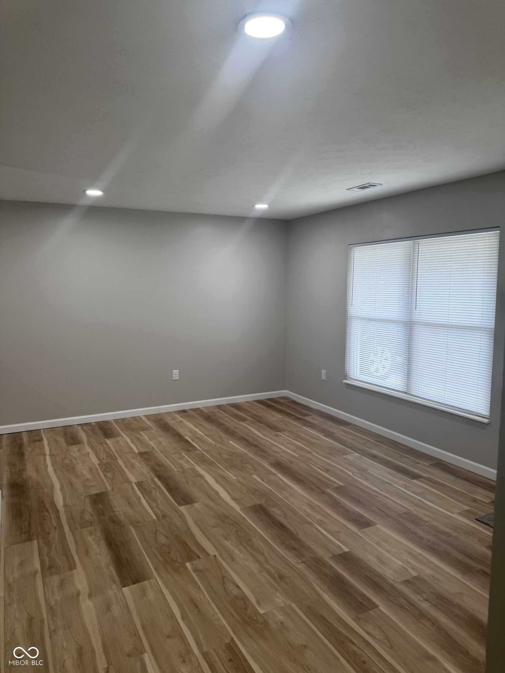 734 Holiday Drive