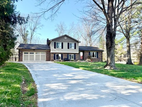 Photo of 442 W Edgewood Drive, Danville, IN 46122 (MLS # 22092549)