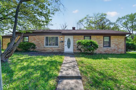 Photo of 4328 N Kenmore Road, Indianapolis, IN 46226 (MLS # 22097196)