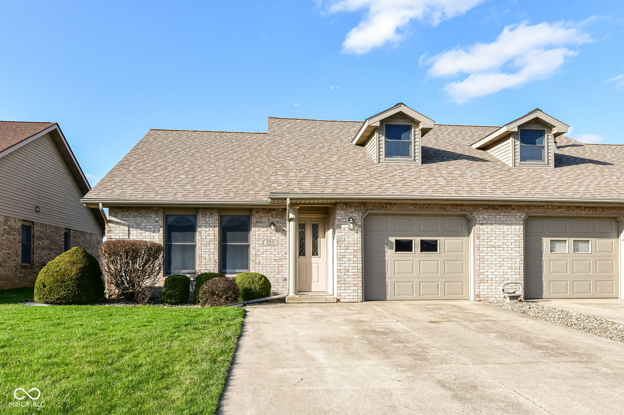 725 Santa Fe Boulevard