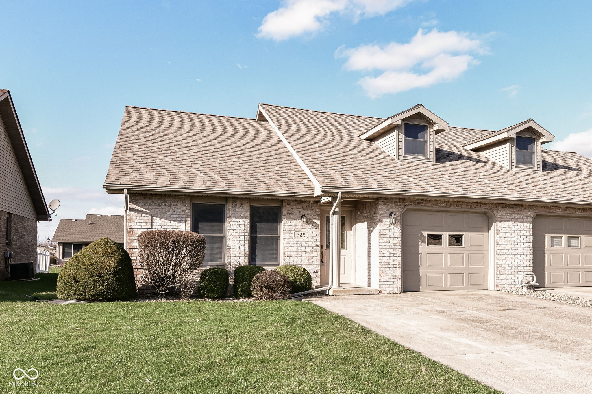 725 Santa Fe Boulevard