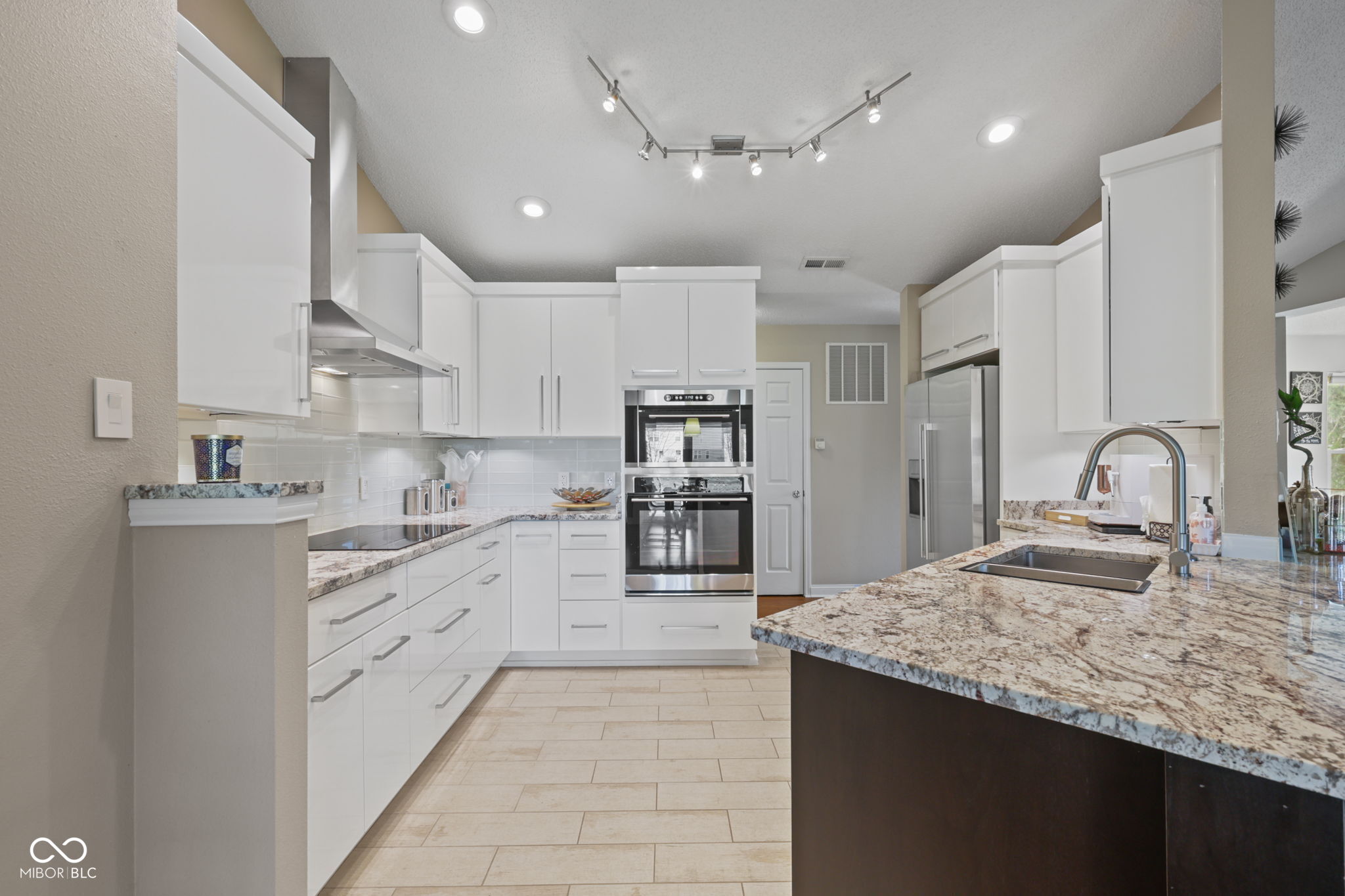 10275 Memorial Knoll Drive