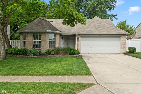 Photo of 7496 Wood Court, Fishers, IN 46038 (MLS # 22102323)
