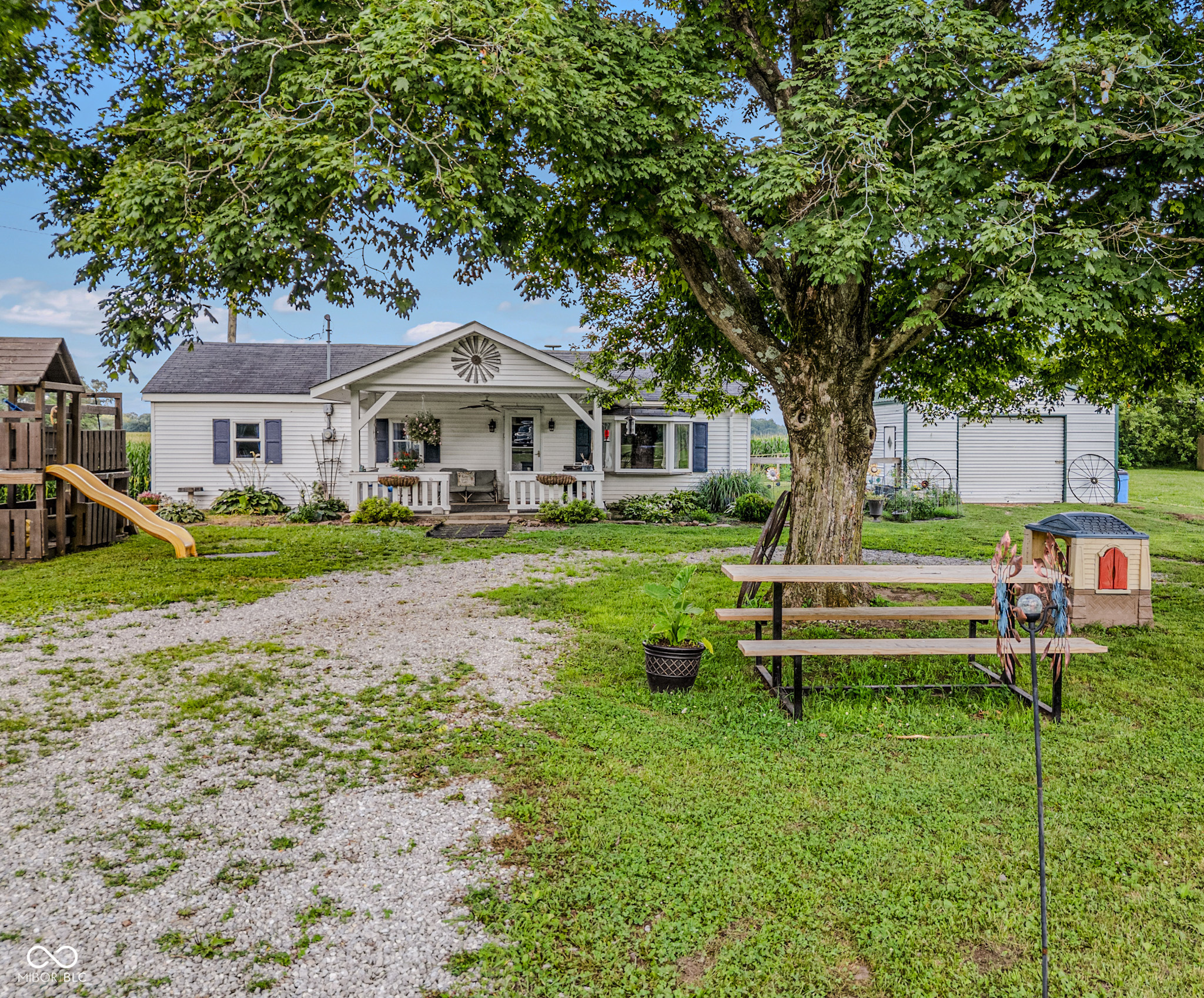 5653 S Jonesville