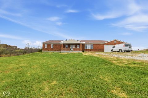 Photo of 6192 S County Road 550 E, Greencastle, IN 46135 (MLS # 22073606)