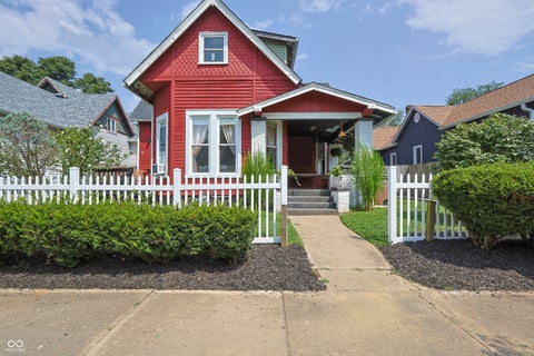 Photo of 1439 Pearl Street, Columbus, IN 47201 (MLS # 22119061)