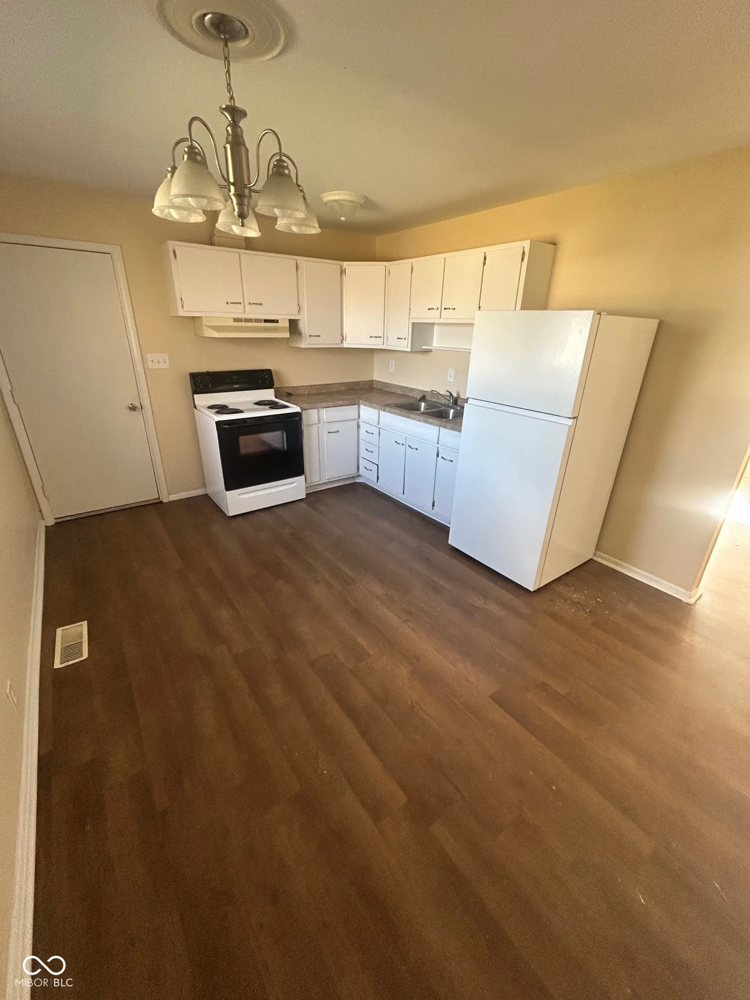 Muncie, Indiana 47302, United States, 3 Bedrooms Bedrooms, ,1 BathroomBathrooms,Residential,Pending,9258