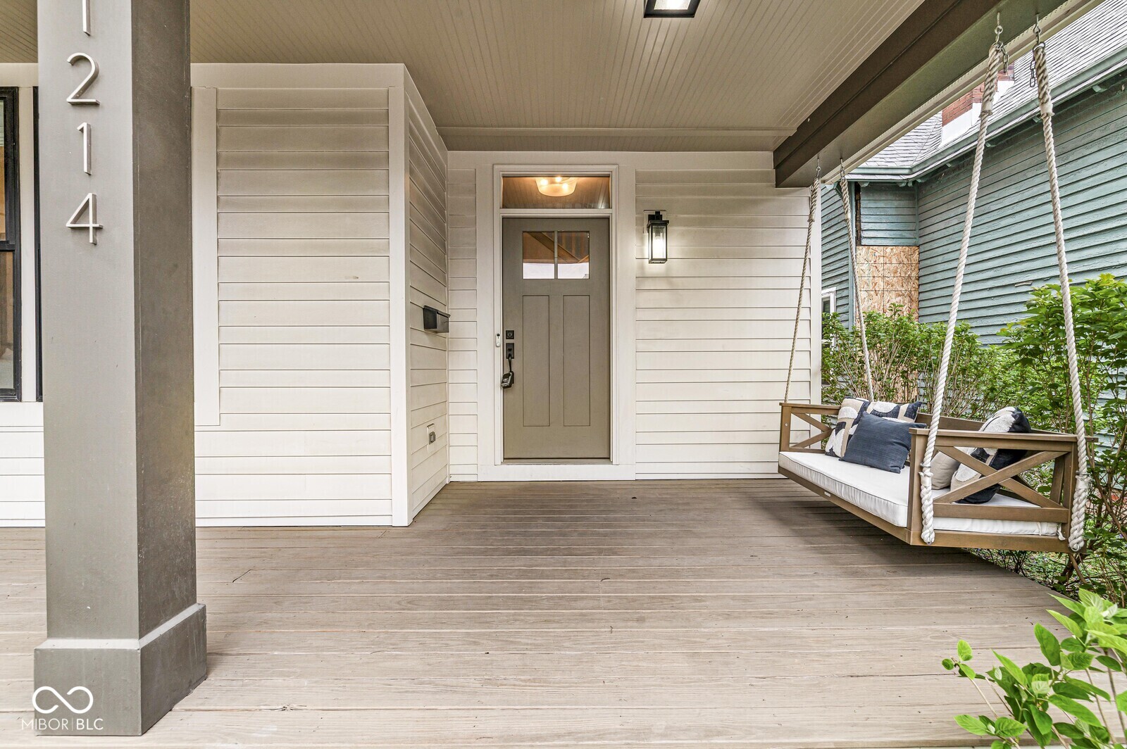 1214 E New York Street