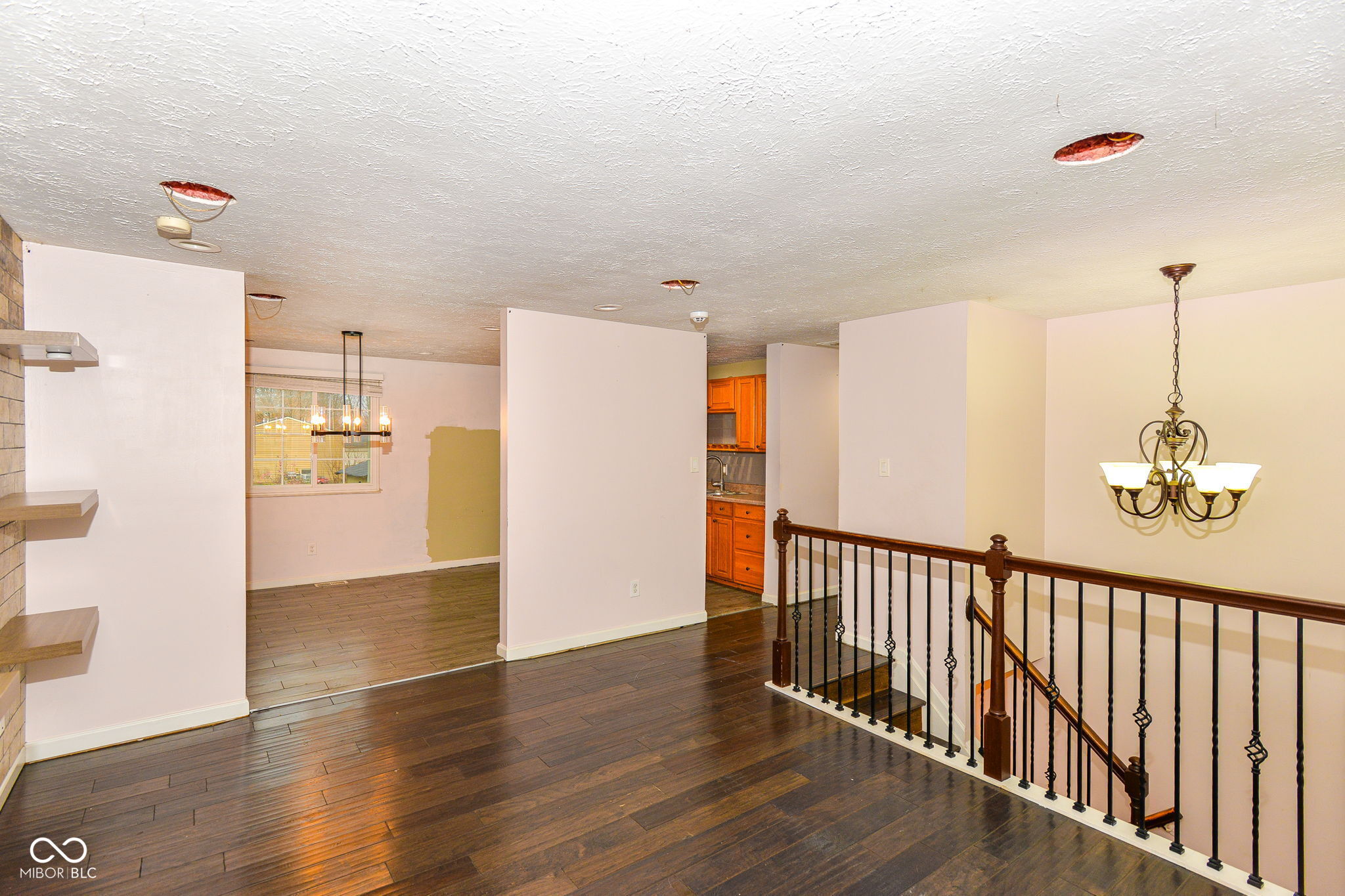 6911 Littleton Drive