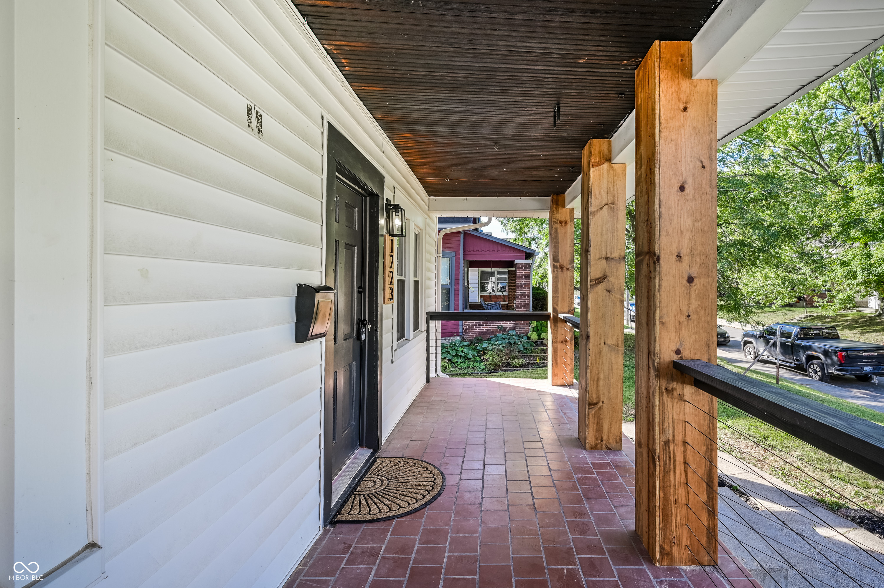 1223 N Temple Avenue