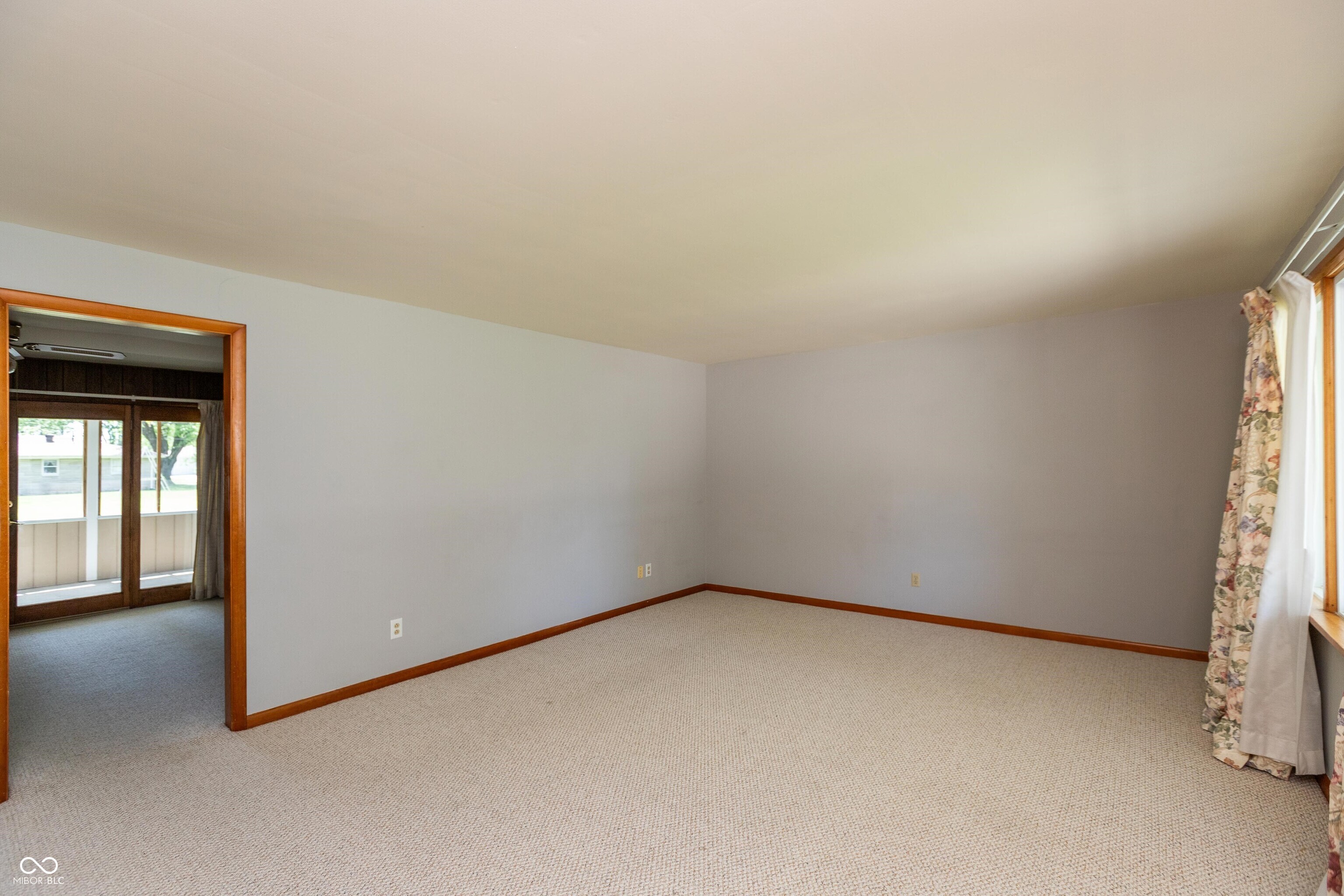 800 Greenbrier Drive