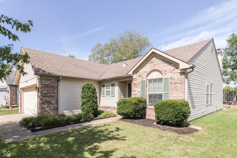 Photo of 8526 Country Meadows Drive, Indianapolis, IN 46234 (MLS # 22126030)