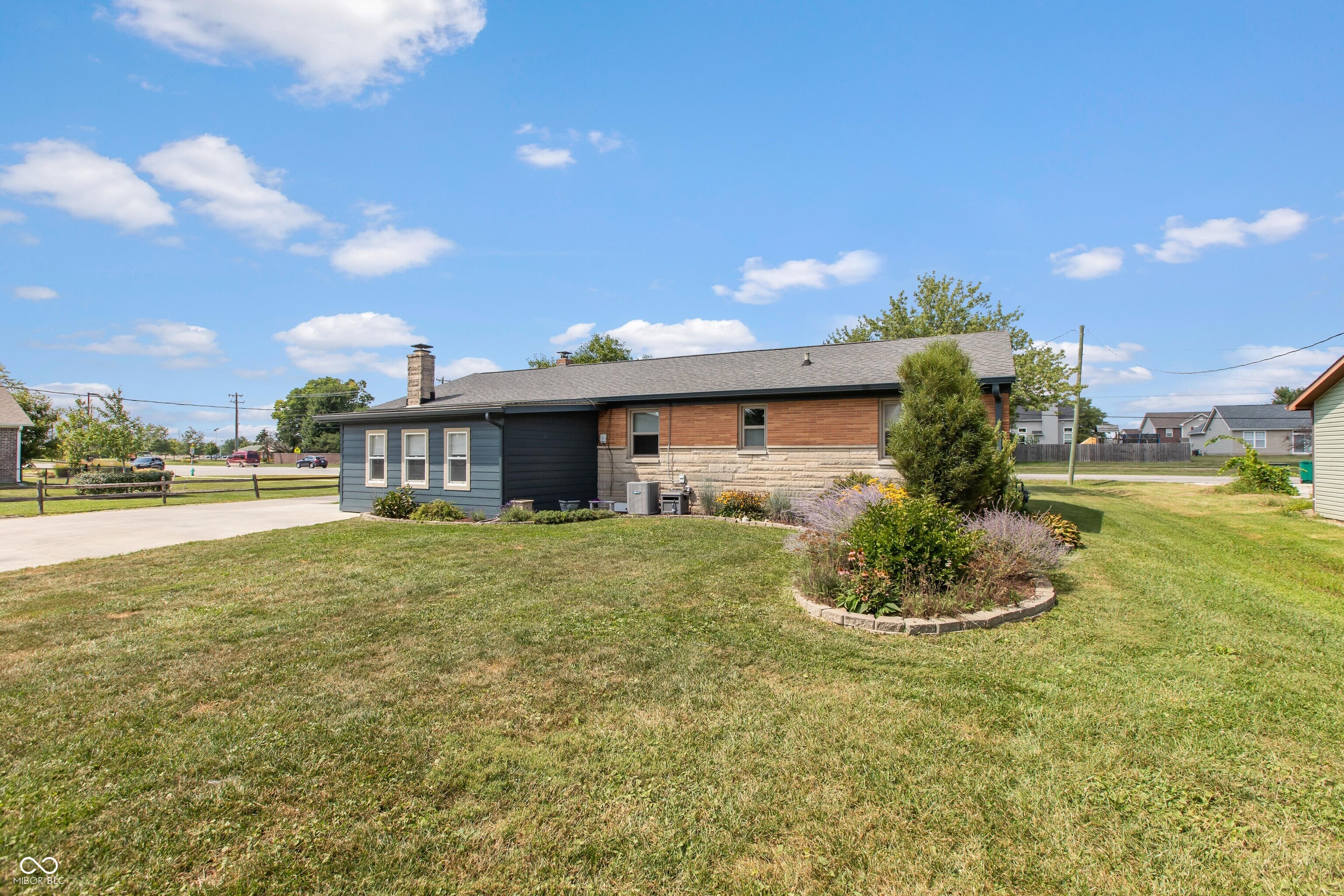 8317 E County Road 100 N