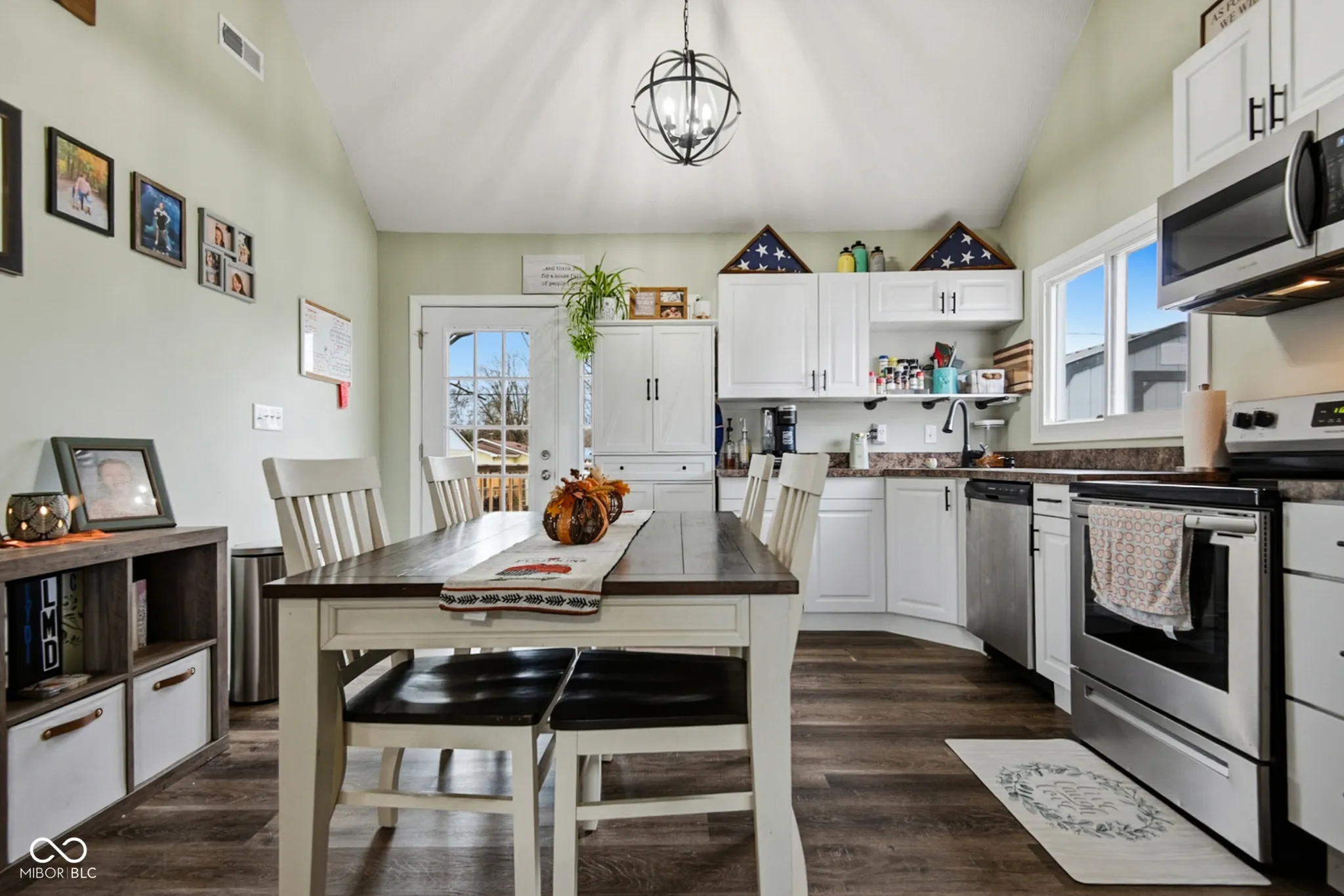 Columbus, Indiana 47201, United States, 3 Bedrooms Bedrooms, ,1 BathroomBathrooms,Residential,Active,249826