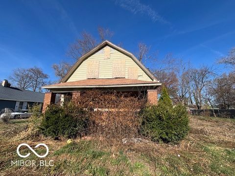 Photo of 1532 Spruce Street, Terre Haute, IN 47807 (MLS # 22073897)