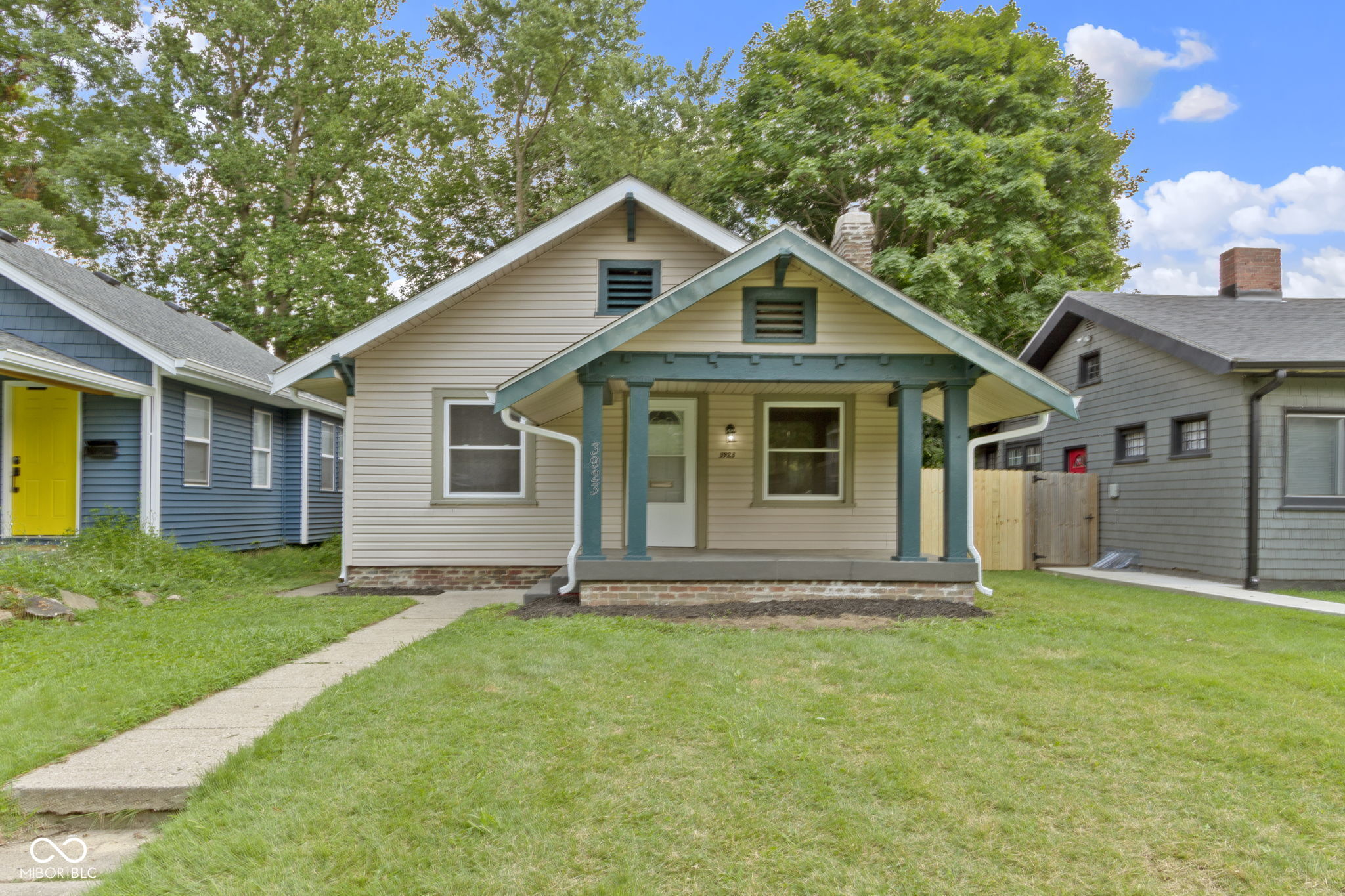 3923 Winthrop Avenue