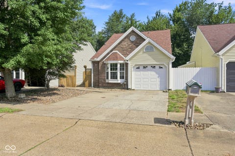 Photo of 1701 Greencastle Drive, Evansville, IN 47715 (MLS # 22118264)