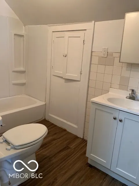 Indianapolis, Indiana 46201, United States, 4 Bedrooms Bedrooms, ,2 BathroomsBathrooms,Residential,Active,184957