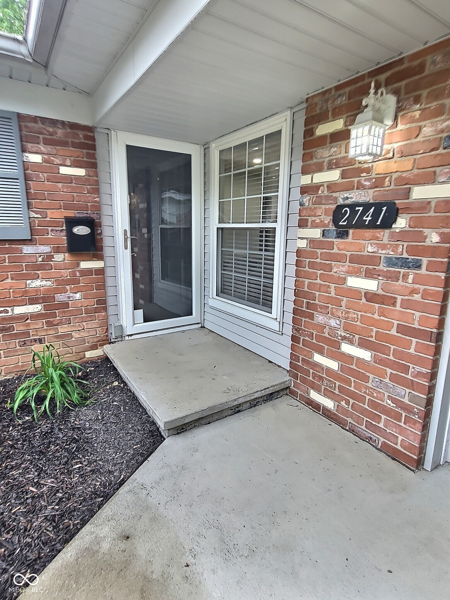 2741 Fairlawn Drive