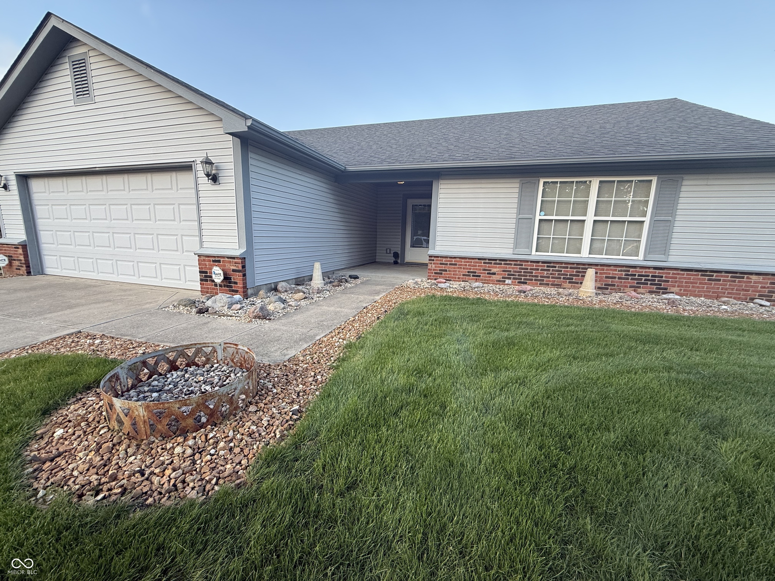 901 Peony Lane