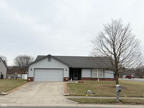 Photo of 901 Peony Lane, Fortville, IN 46040 (MLS # 22084062)