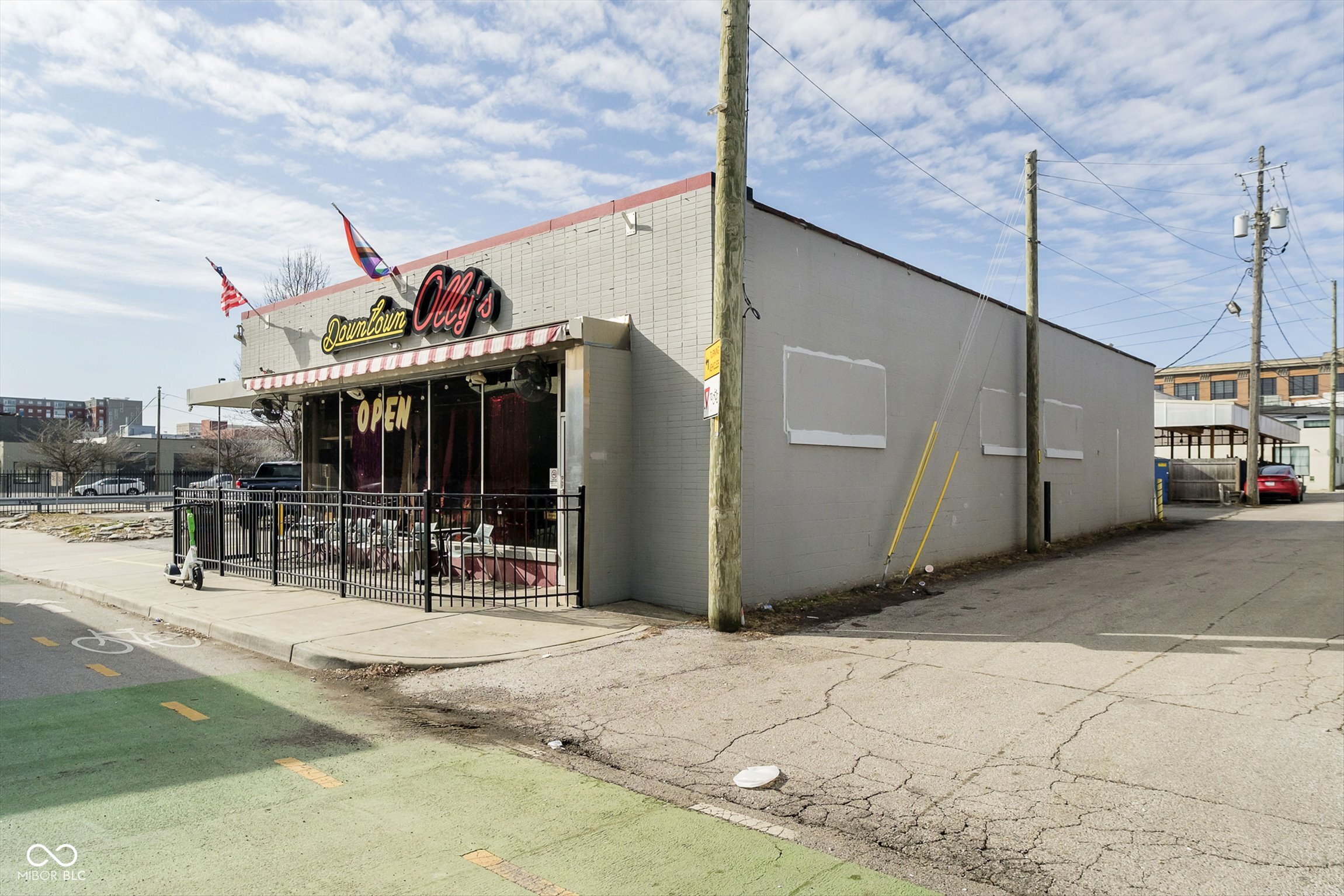 822 N ILLINOIS Street