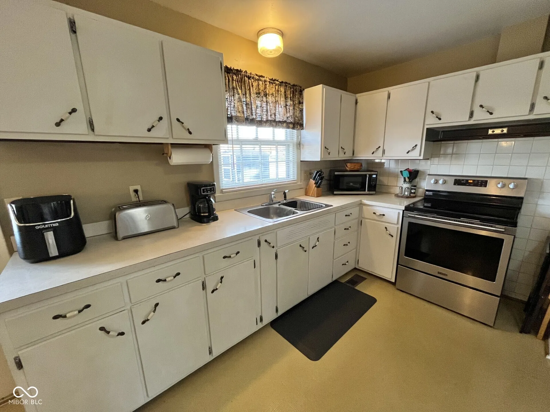 Seymour, Indiana 47274, United States, 3 Bedrooms Bedrooms, ,2 BathroomsBathrooms,Residential,Active,240109