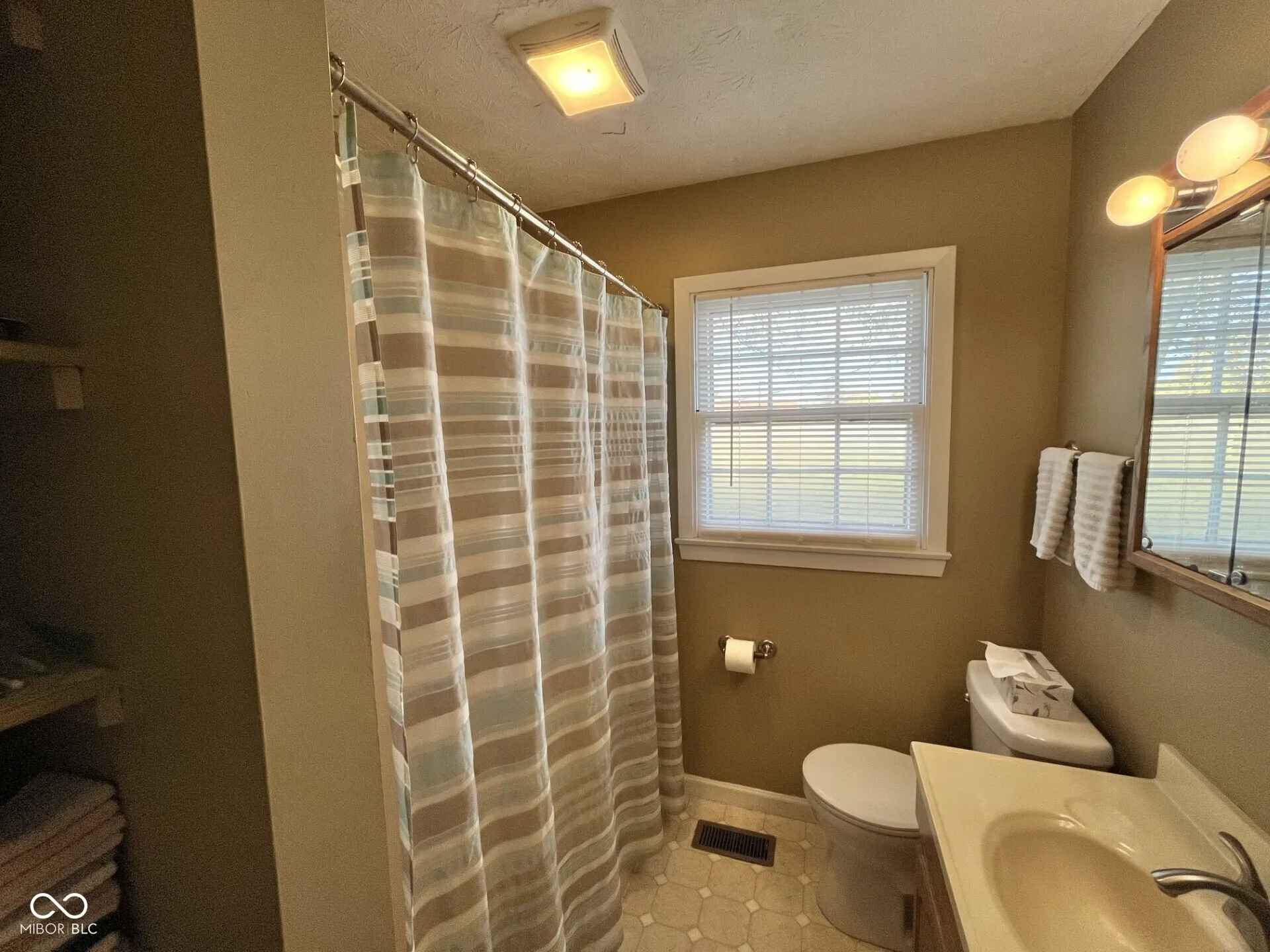 Seymour, Indiana 47274, United States, 3 Bedrooms Bedrooms, ,2 BathroomsBathrooms,Residential,Active,240109