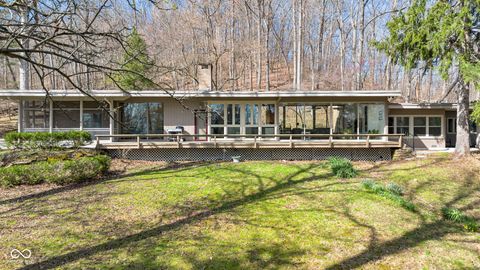 Photo of 9806 Raintree Drive N, Columbus, IN 47201 (MLS # 22091641)