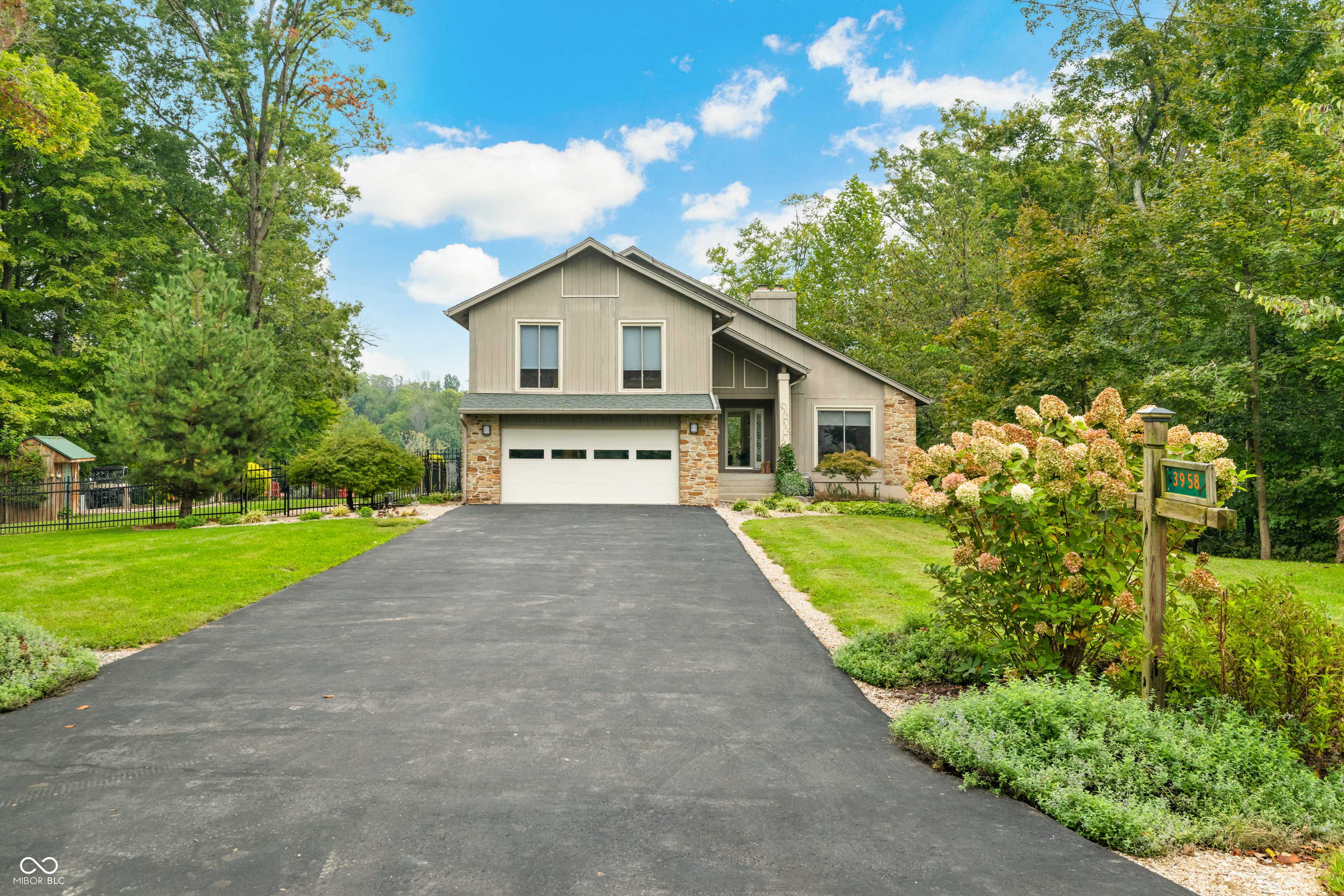 3958 E Edgewood Circle