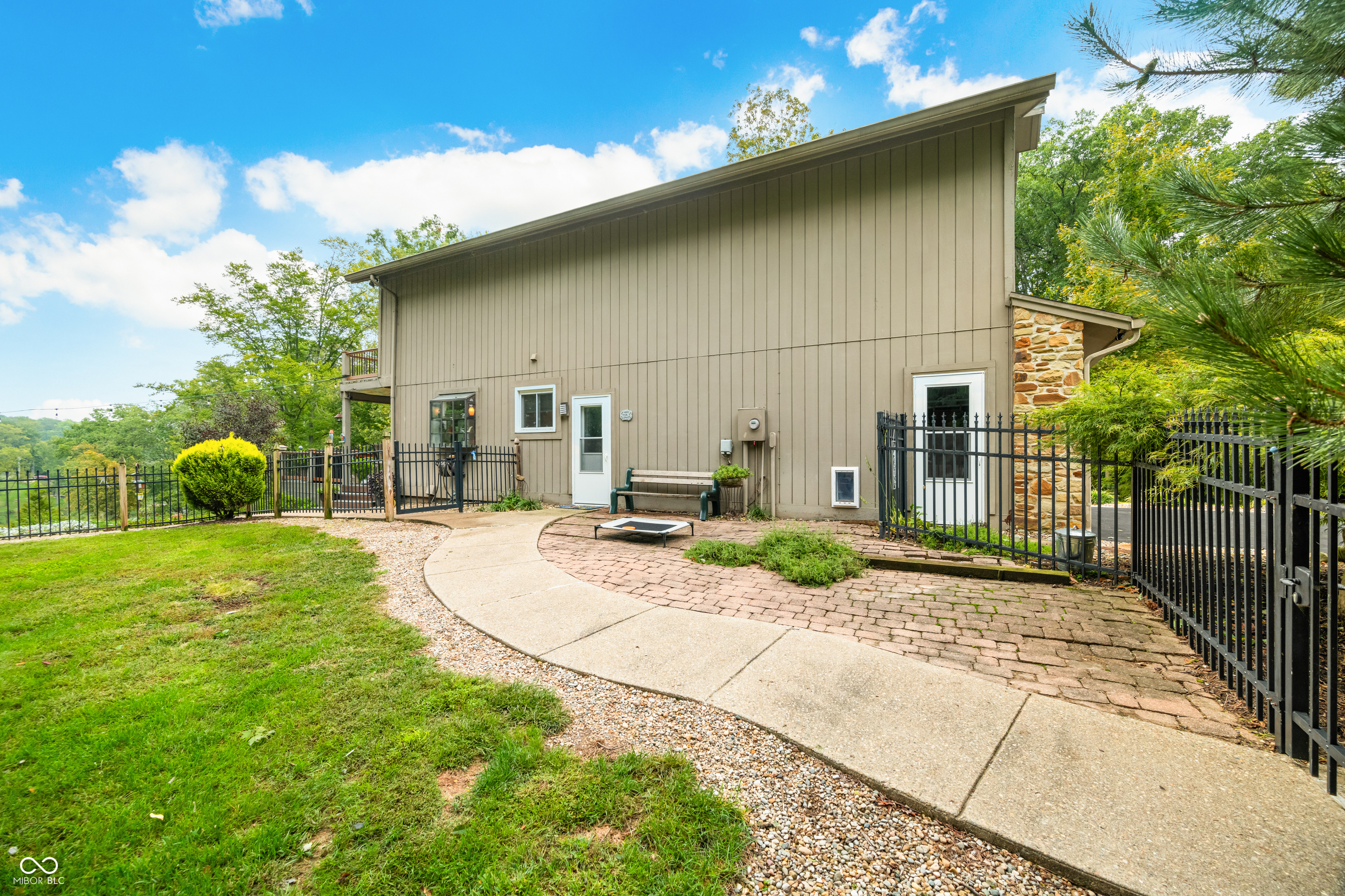 3958 E Edgewood Circle