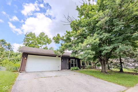 Photo of 5722 Wheelhorse Drive, Indianapolis, IN 46221 (MLS # 22113266)