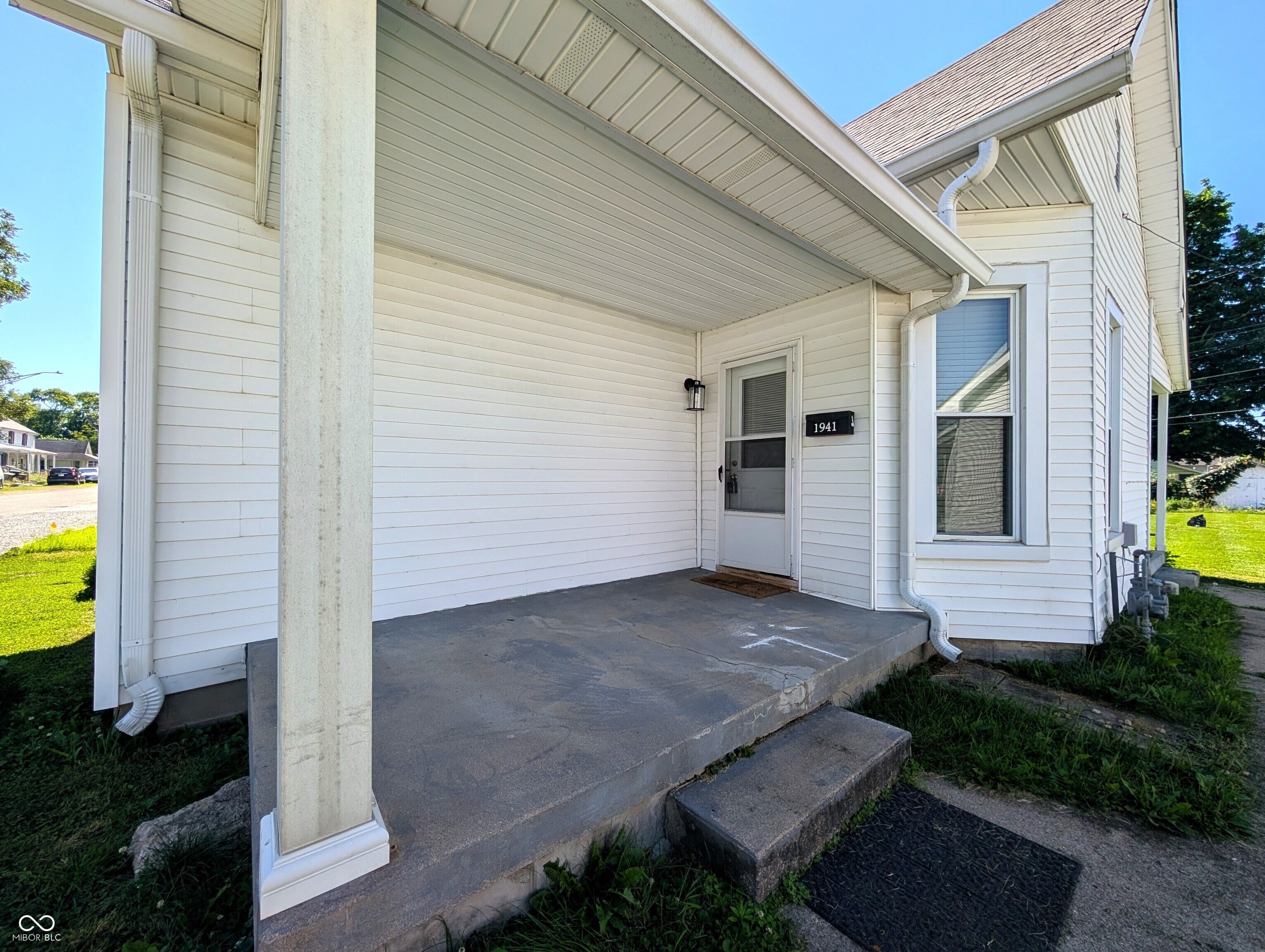 Photo 1 of 30 — 1941 Wallace Avenue, Columbus, IN 47201