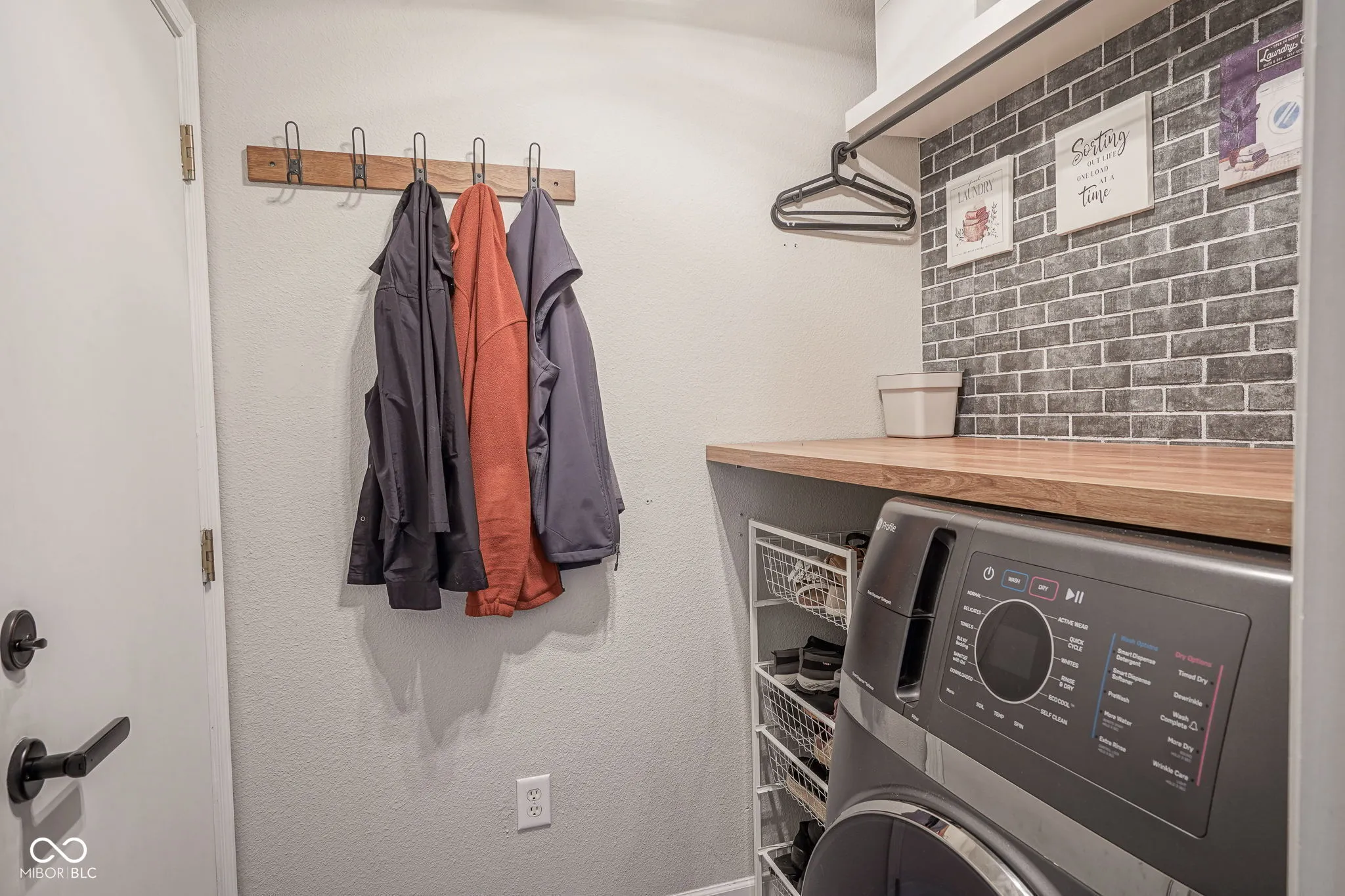 Whiteland, Indiana 46184, United States, 3 Bedrooms Bedrooms, ,2 BathroomsBathrooms,Residential,Active,172637