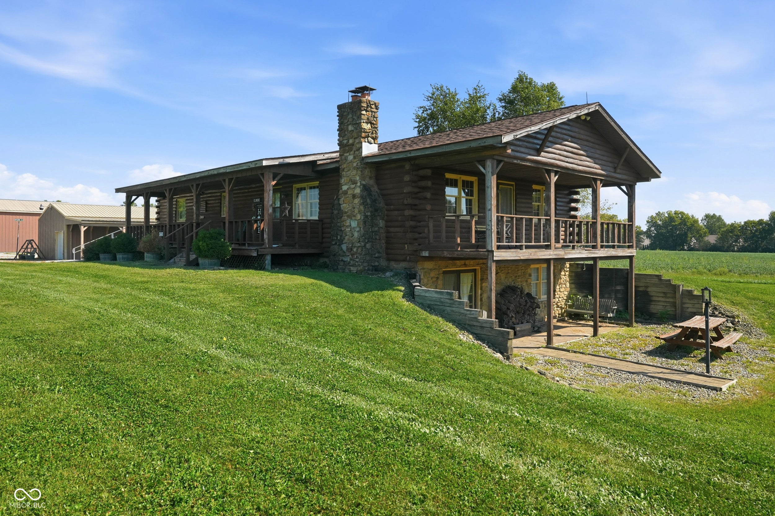 699 S County Road 400 E