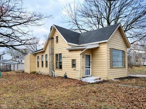Photo of 1331 Michigan Avenue, Fort Wayne, IN 46802 (MLS # 22089154)
