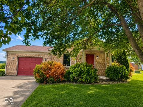 Photo of 1425 Ash Court, Martinsville, IN 46151 (MLS # 22119103)