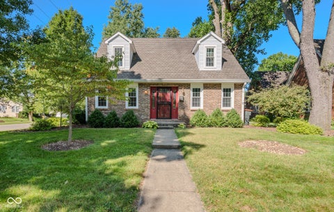 Photo of 1710 Lafayette Avenue, Columbus, IN 47201 (MLS # 22122409)
