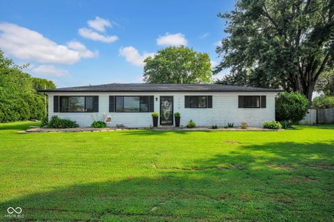 Photo of 7114 S Midland Avenue, Columbus, IN 47201 (MLS # 22122769)