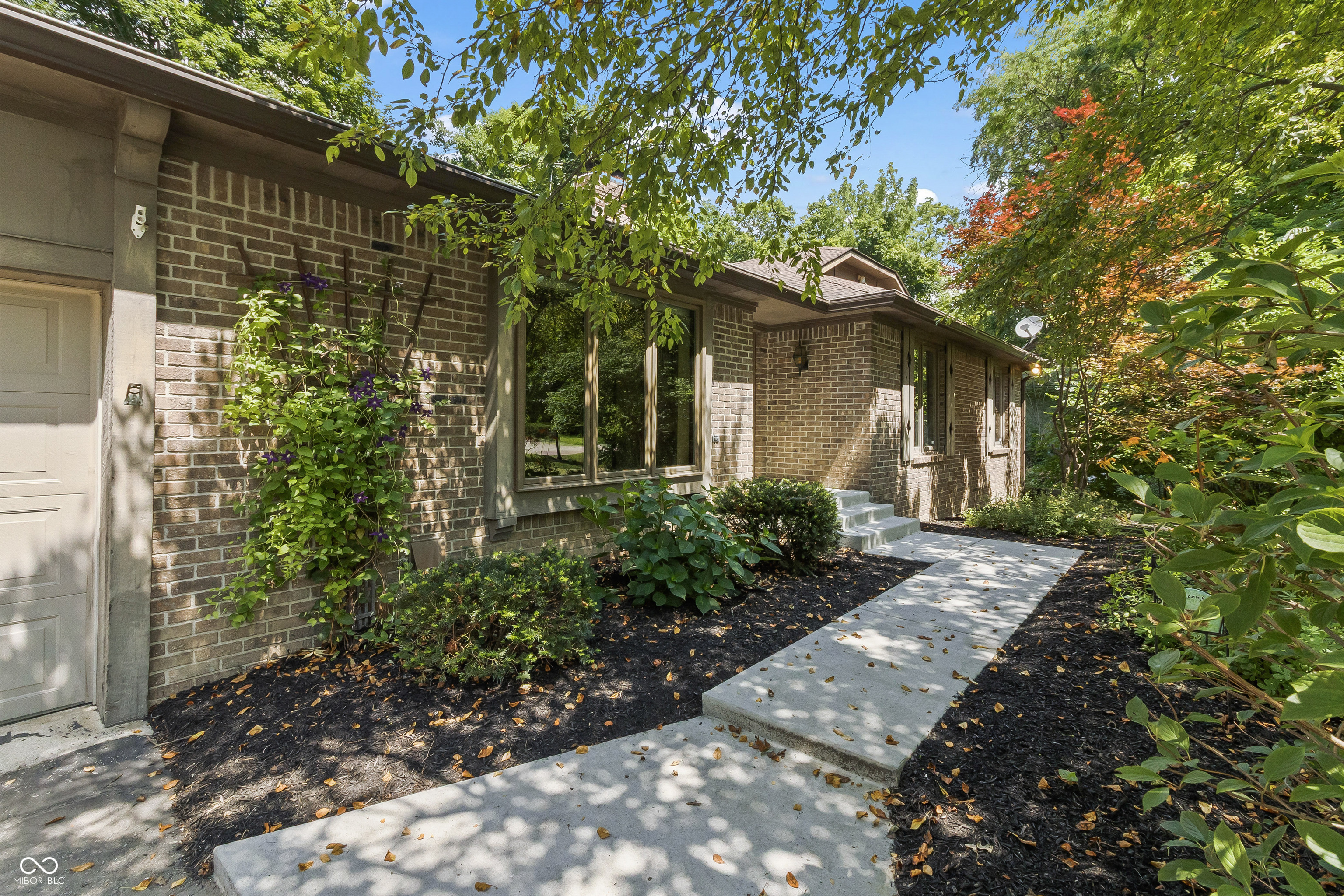 604 Oak Blvd W Drive