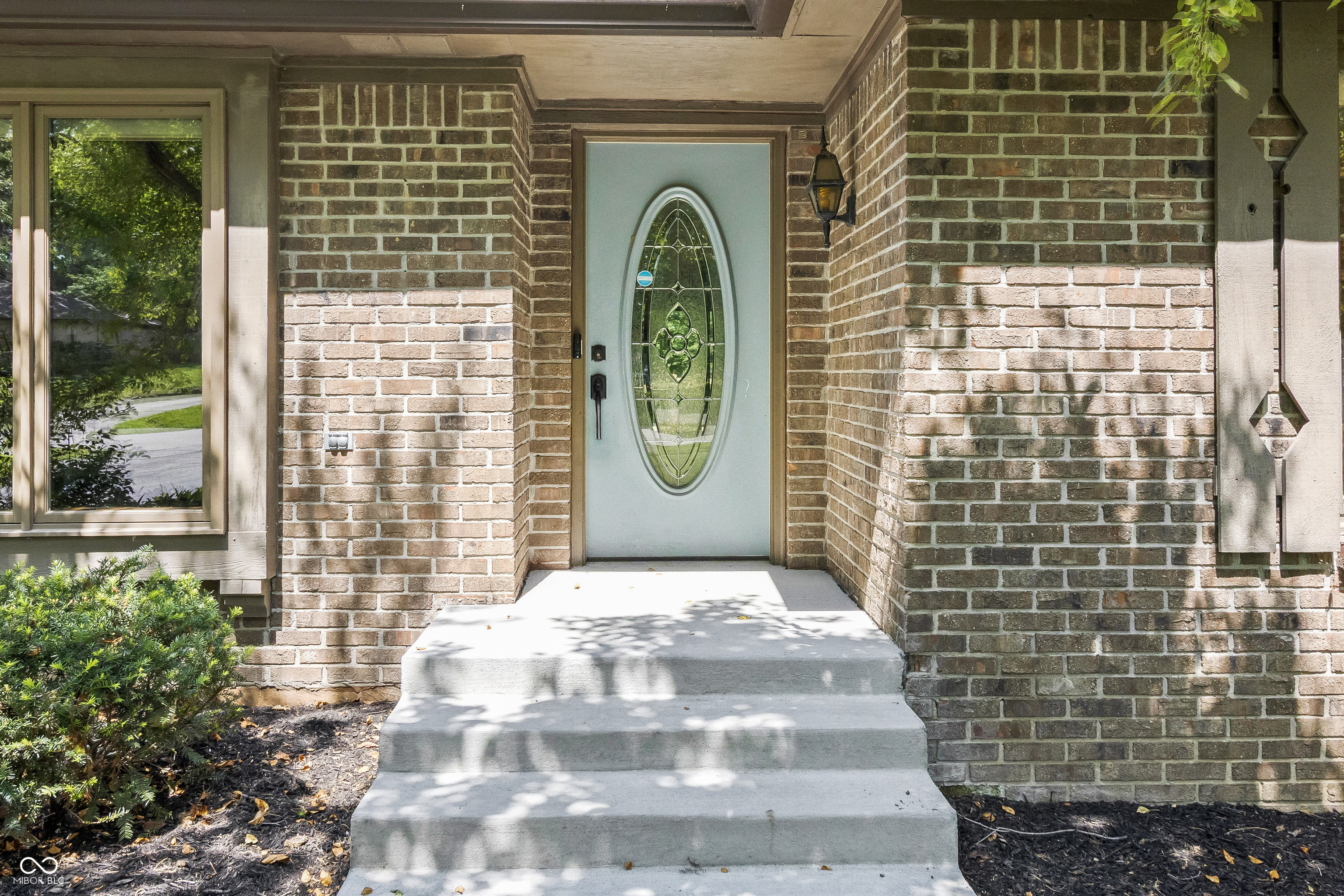 604 Oak Blvd W Drive