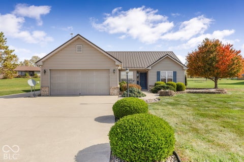 Photo of 204 N 950 E, Greentown, IN 46936 (MLS # 22133329)
