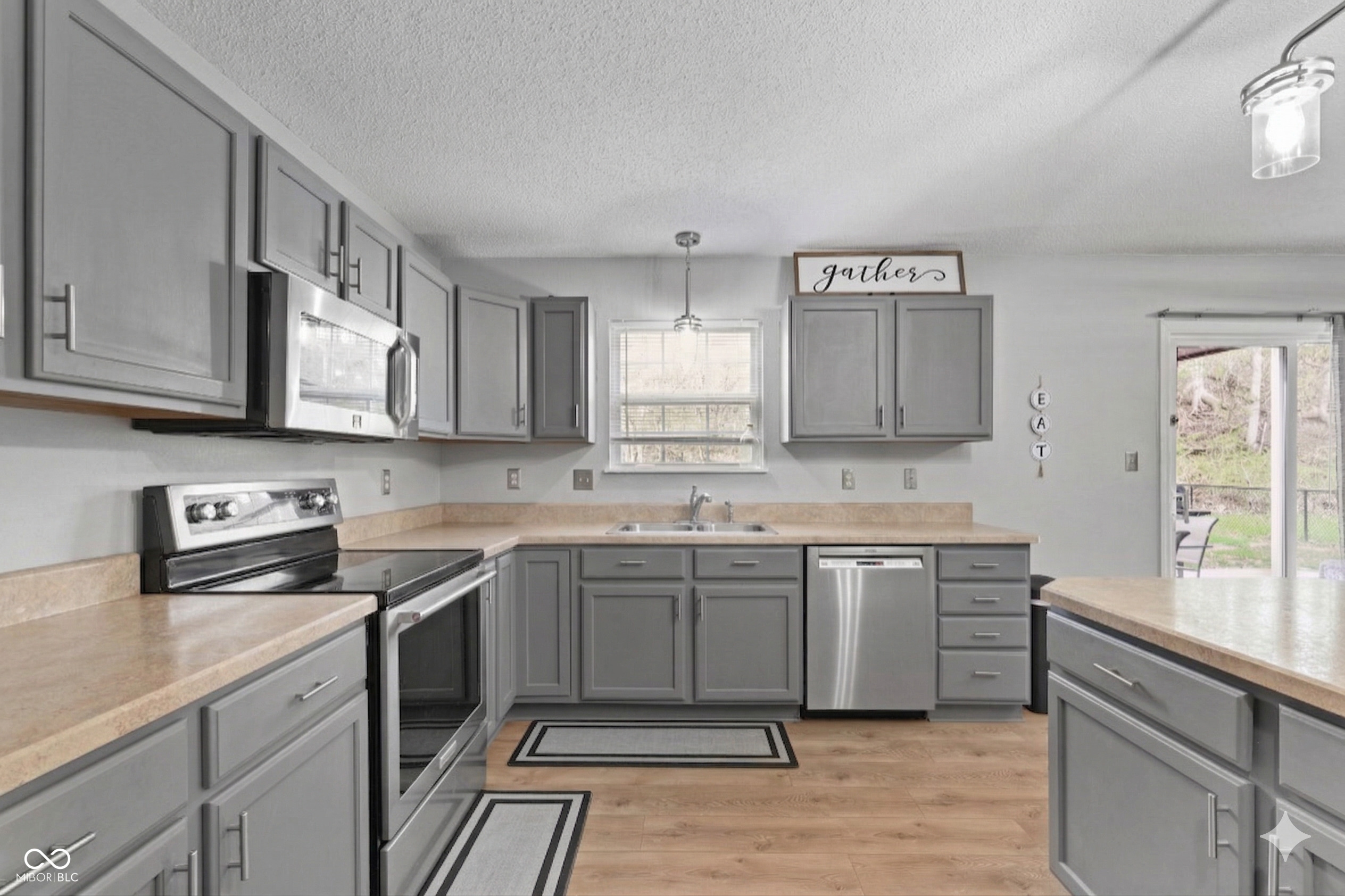 919 Charnwood Parkway