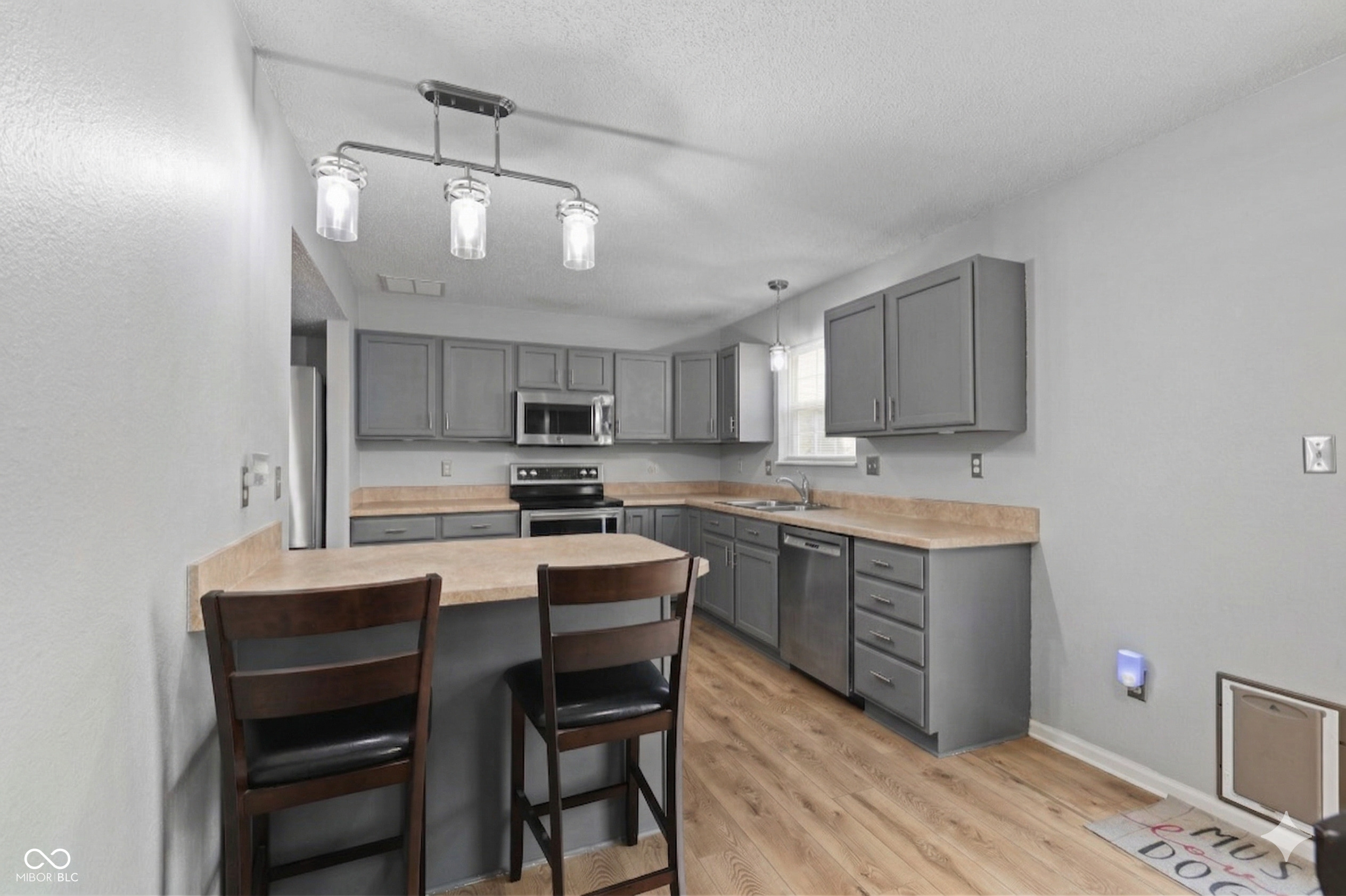 919 Charnwood Parkway