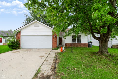 Photo of 1543 Sanner Drive, Greenwood, IN 46143 (MLS # 22122254)