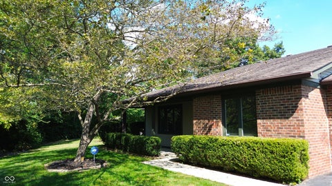 Photo of 2580 N Willow Way, Indianapolis, IN 46268 (MLS # 22124487)