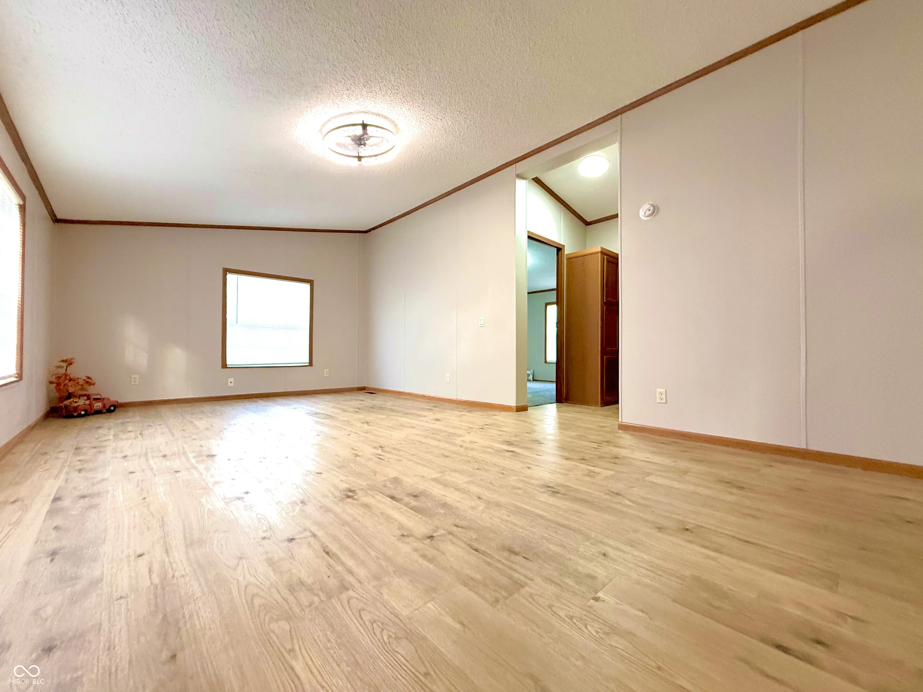 Columbus, Indiana 47203, United States, 3 Bedrooms Bedrooms, ,2 BathroomsBathrooms,Residential,Pending,223325