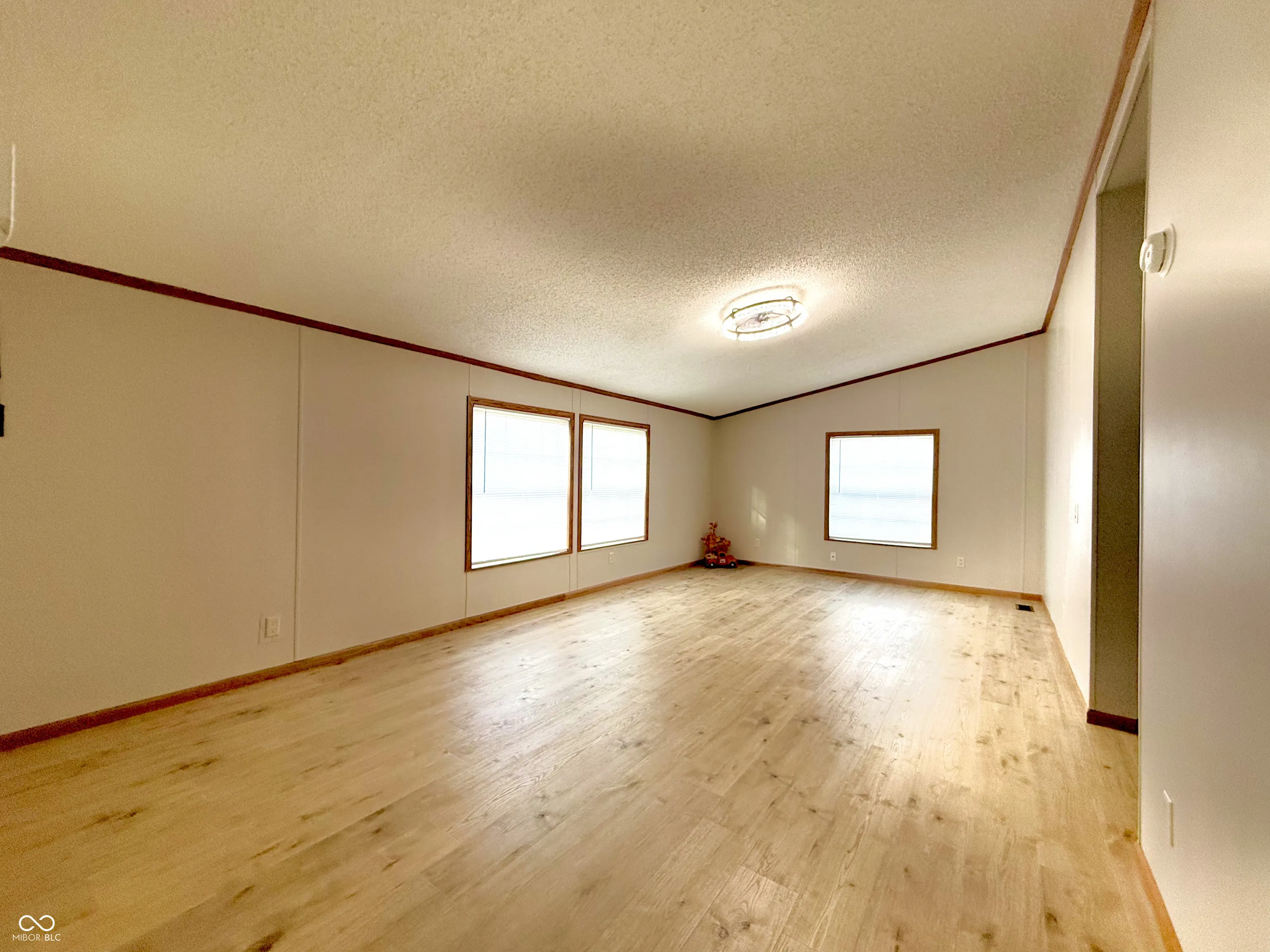 Columbus, Indiana 47203, United States, 3 Bedrooms Bedrooms, ,2 BathroomsBathrooms,Residential,Pending,223325